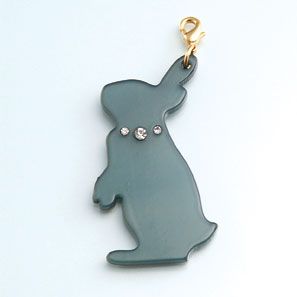 [33-153] Clover - Dark Gray Rabbit Pendant