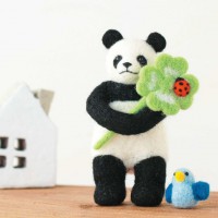 [H441-320] Hamanaka 羊毛氈材料包 - 手持幸運四葉草熊貓與藍色小鳥