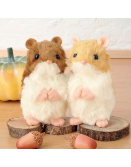Hamanaka H431-104 Hamster and Friend Sewing Kit